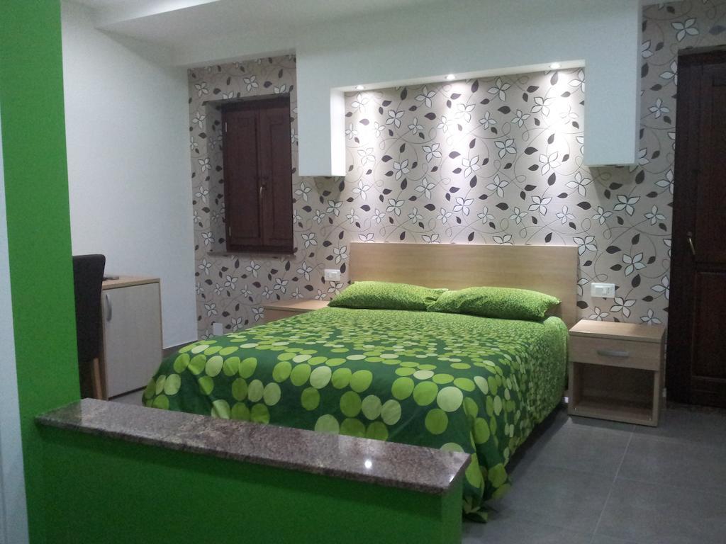 Borgo San Giovanni บาร์เชลโลนา-ปอซโซ ดี กอตโต ห้อง รูปภาพ